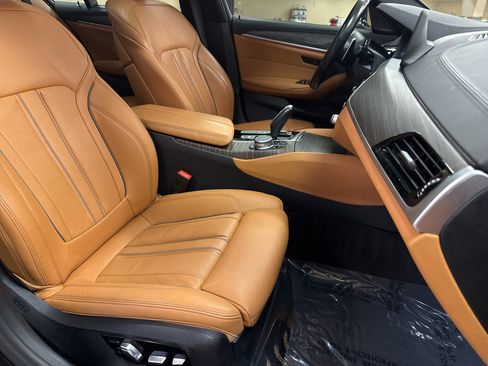 Used 2020 BMW M550i xDrive M550i xDrive w/ Executive Package image 31