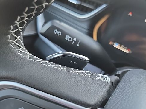 New 2025 Jeep Grand Cherokee Limited w/ Luxury Tech Group II image 45