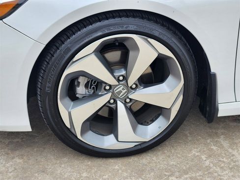 Certified 2018 Honda Accord Touring image 11