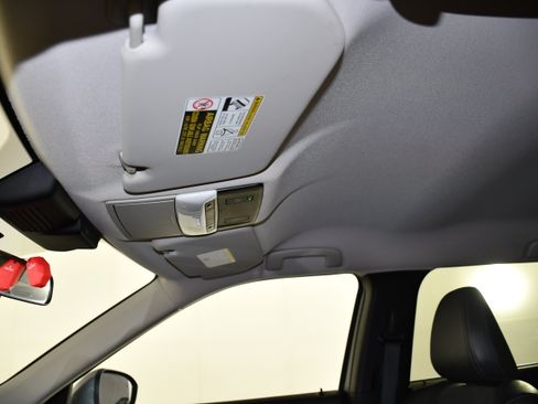Used 2024 Mitsubishi Outlander AWD image 38