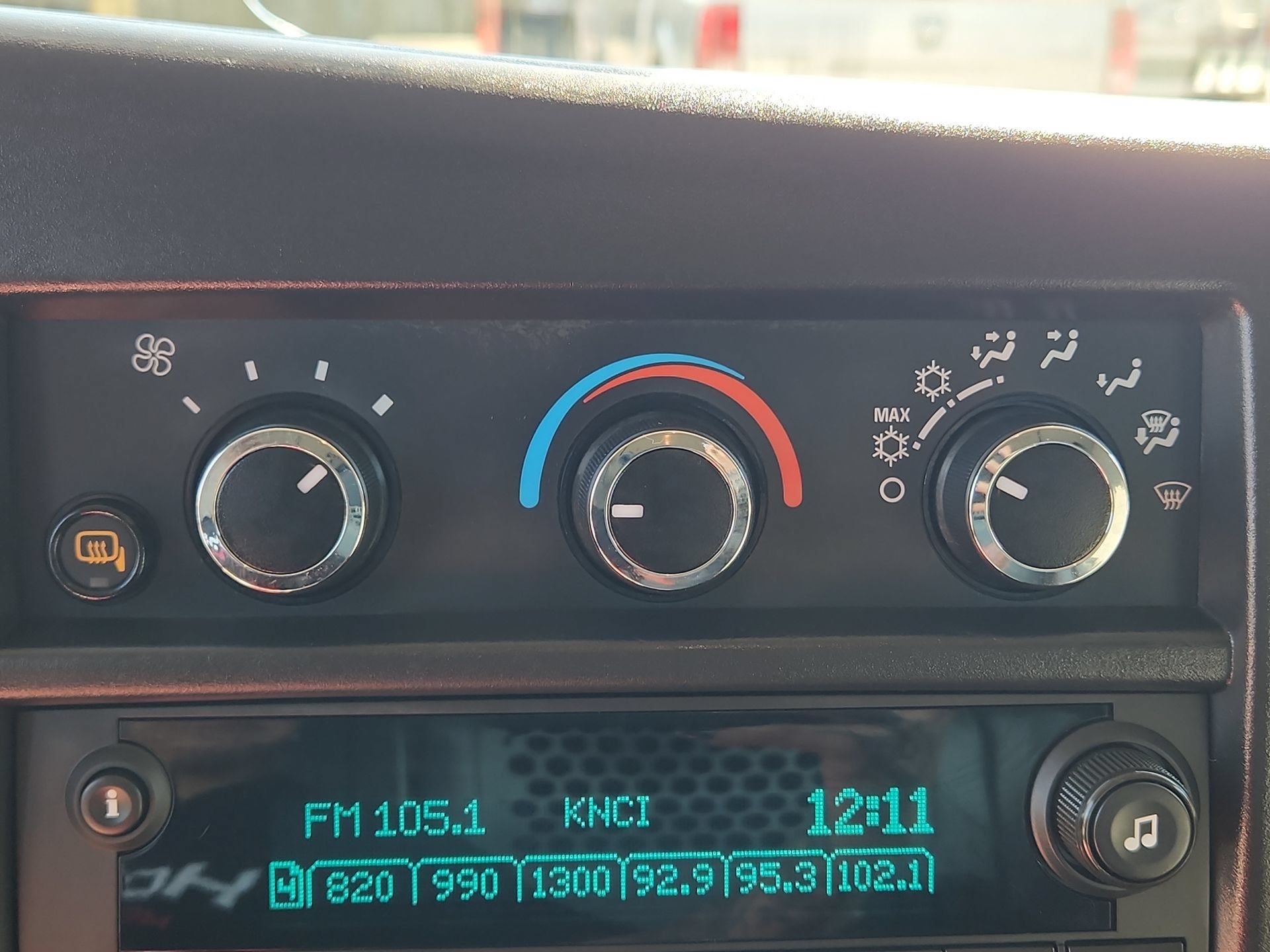 Used 2024 Chevrolet Express 2500 w/ Driver Convenience Package RWD image 15