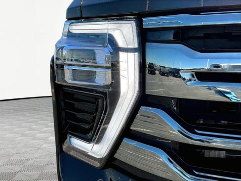 Used 2024 Chevrolet Silverado 2500 High Country w/ High Country Premium Package AWD/4WD image 28