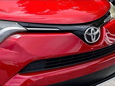 Used 2016 Toyota RAV4 XLE FWD image 30