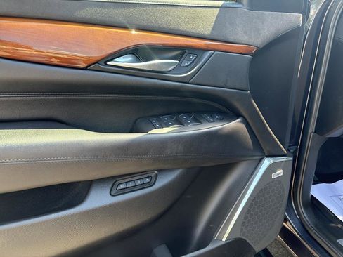 Used 2016 Cadillac Escalade ESV Premium image 21