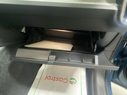 Certified 2025 Volvo XC40 B5 Core image 30