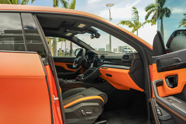 Used 2024 Lamborghini Urus S AWD/4WD image 52
