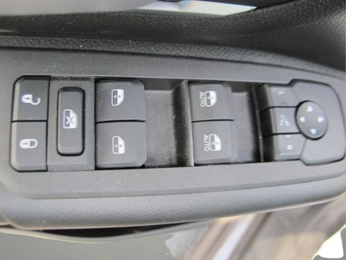 Used 2025 RAM 1500 Big Horn AWD/4WD image 11