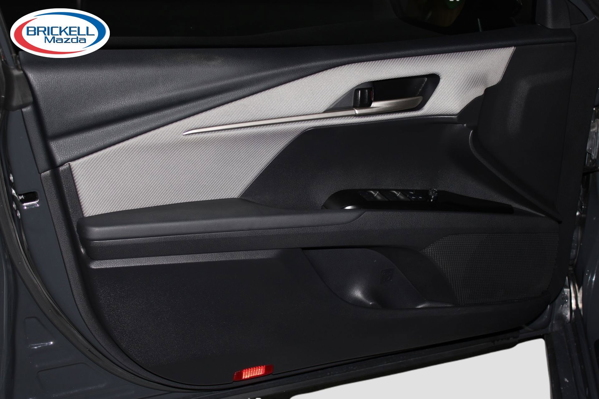 Used 2025 Toyota Camry SE FWD image 11