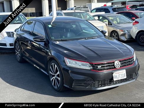 Used 2018 Volkswagen Passat 3.6 FWD image 1