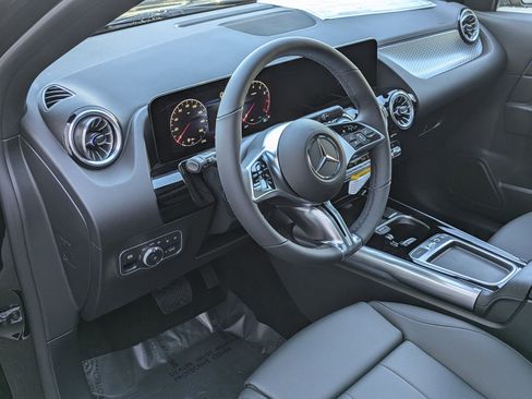 New 2025 Mercedes-Benz GLA 250 4MATIC image 8