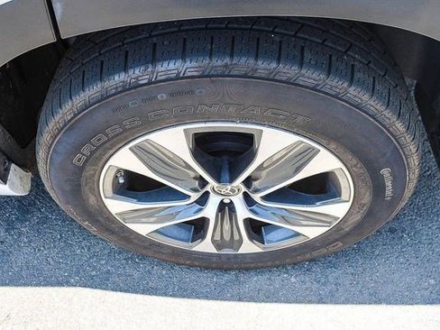 Used 2023 Toyota Highlander XLE FWD image 10