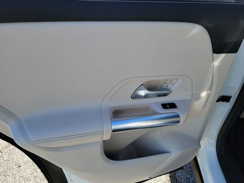 Certified 2025 Mercedes-Benz GLA 250 image 12