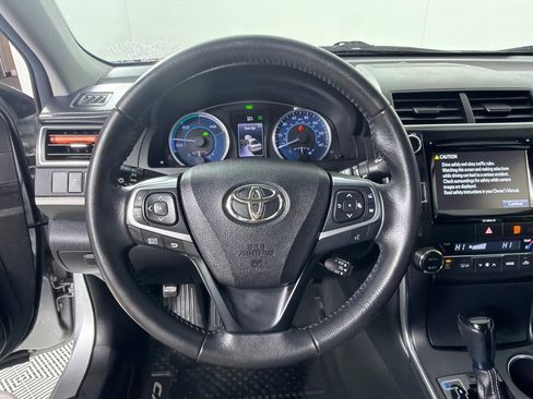 Used 2017 Toyota Camry XLE w/ Moonroof Package FWD image 15