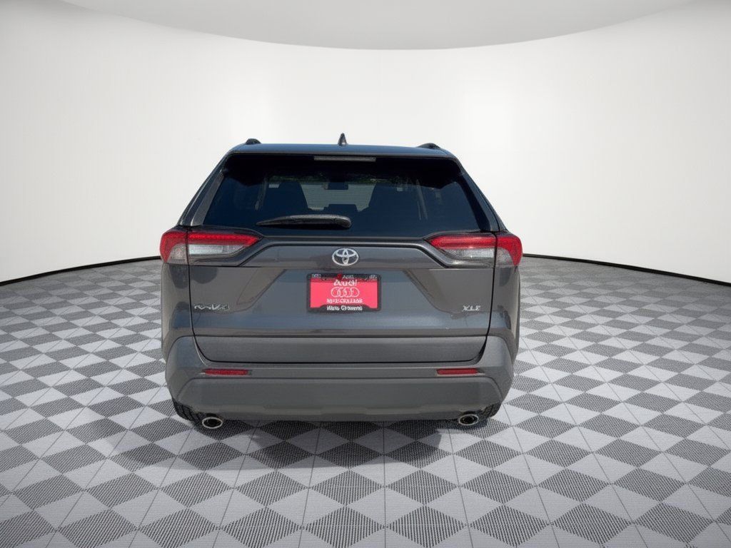 Used 2021 Toyota RAV4 XLE FWD image 11