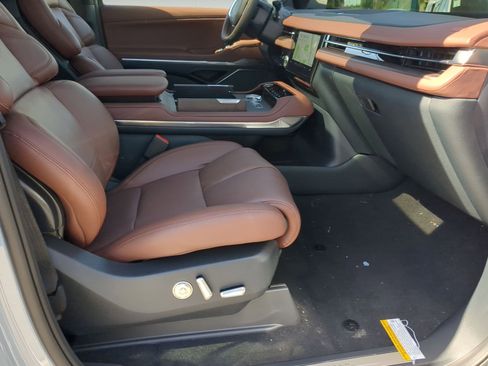New 2026 Lincoln Navigator Reserve AWD/4WD image 25