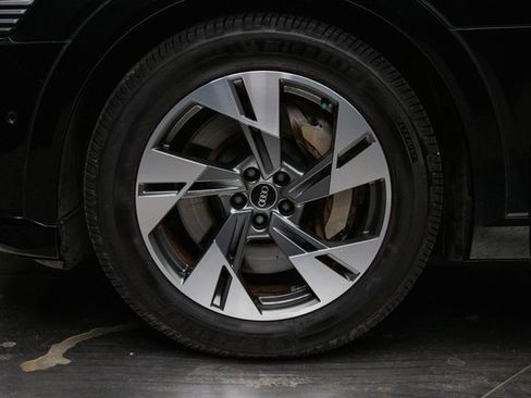 Used 2022 Audi e-tron Premium Plus w/ Premium Plus Package image 8