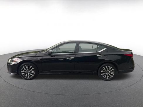 Used 2025 Nissan Altima 2.5 SV FWD image 9