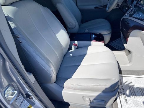 Used 2013 Toyota Sienna XLE AWD/4WD image 19