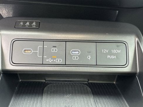 Used 2025 Hyundai Kona Limited image 33