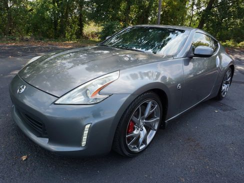 Used 2014 Nissan 370Z Touring w/ Sport Package RWD image 4