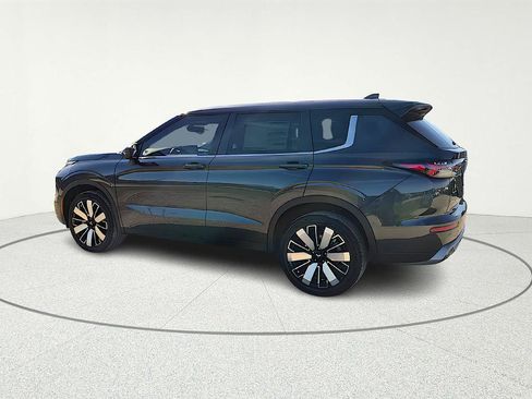 New 2026 Mitsubishi Outlander SE image 4