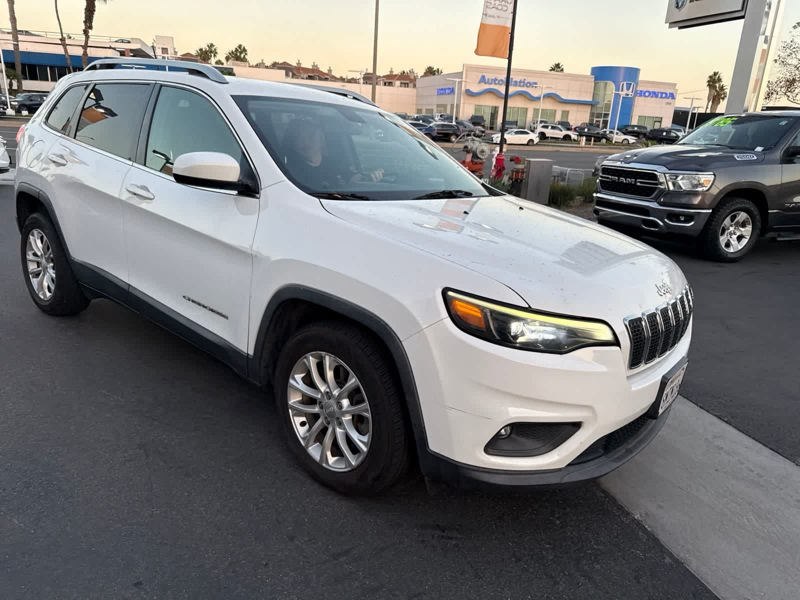 Used 2019 Jeep Cherokee Latitude w/ Popular Appearance Group FWD image 6