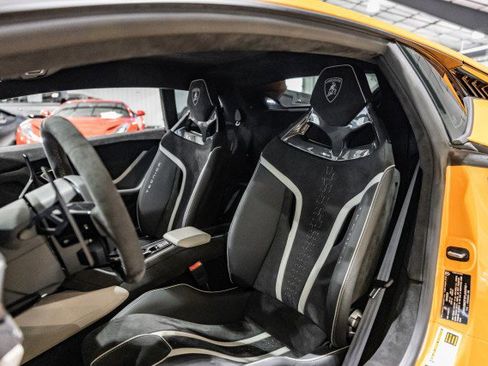 Used 2023 Lamborghini Huracan Tecnica image 16