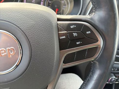 Used 2020 Jeep Cherokee Latitude Plus w/ Cold Weather Group image 17