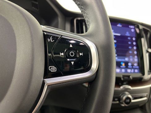 Used 2023 Volvo XC60 B5 Plus w/ Protection Package Premier image 17