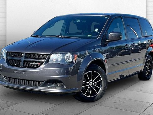 Used 2017 Dodge Grand Caravan SE FWD image 12