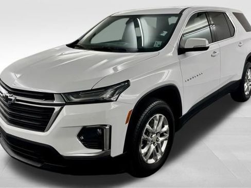 Used 2023 Chevrolet Traverse LS w/ Safety Package FWD image 4