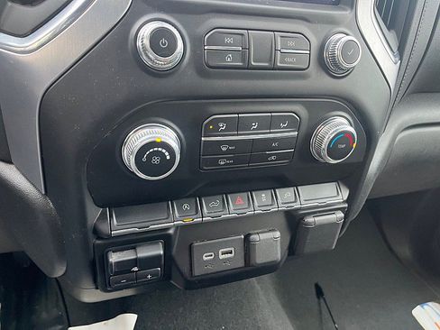 Used 2021 GMC Sierra 1500 SLE image 16