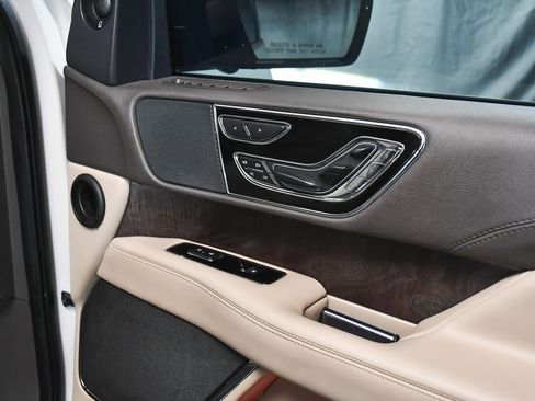 Used 2022 Lincoln Navigator L Reserve image 19