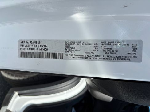 Used 2024 RAM ProMaster 2500 w/ Convenience Group FWD image 29