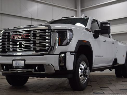 Used 2024 GMC Sierra 3500 Denali w/ Denali Reserve Package image 3