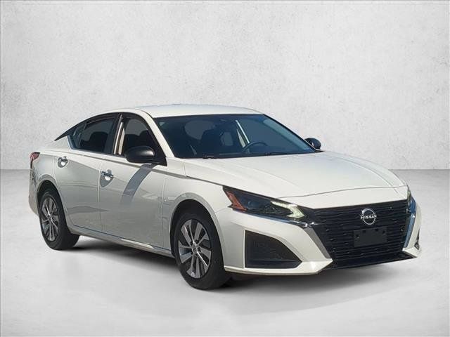 Used 2024 Nissan Altima 2.5 S FWD image 3