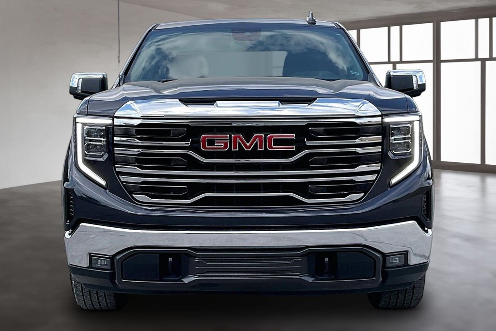 Used 2025 GMC Sierra 1500 SLT RWD image 2