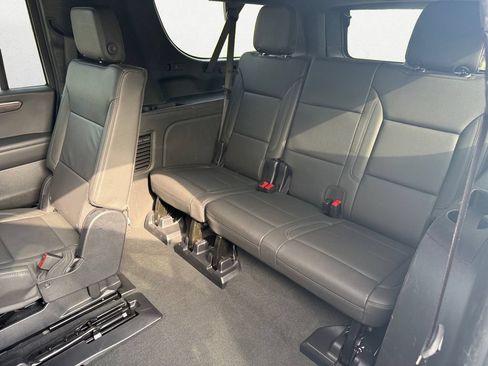 Used 2025 Chevrolet Suburban Z71 AWD/4WD image 18