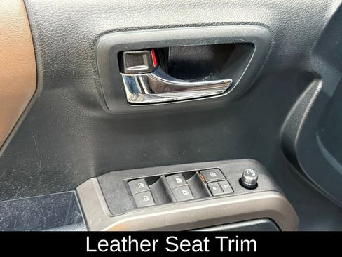 Used 2017 Toyota Tacoma Limited image 19