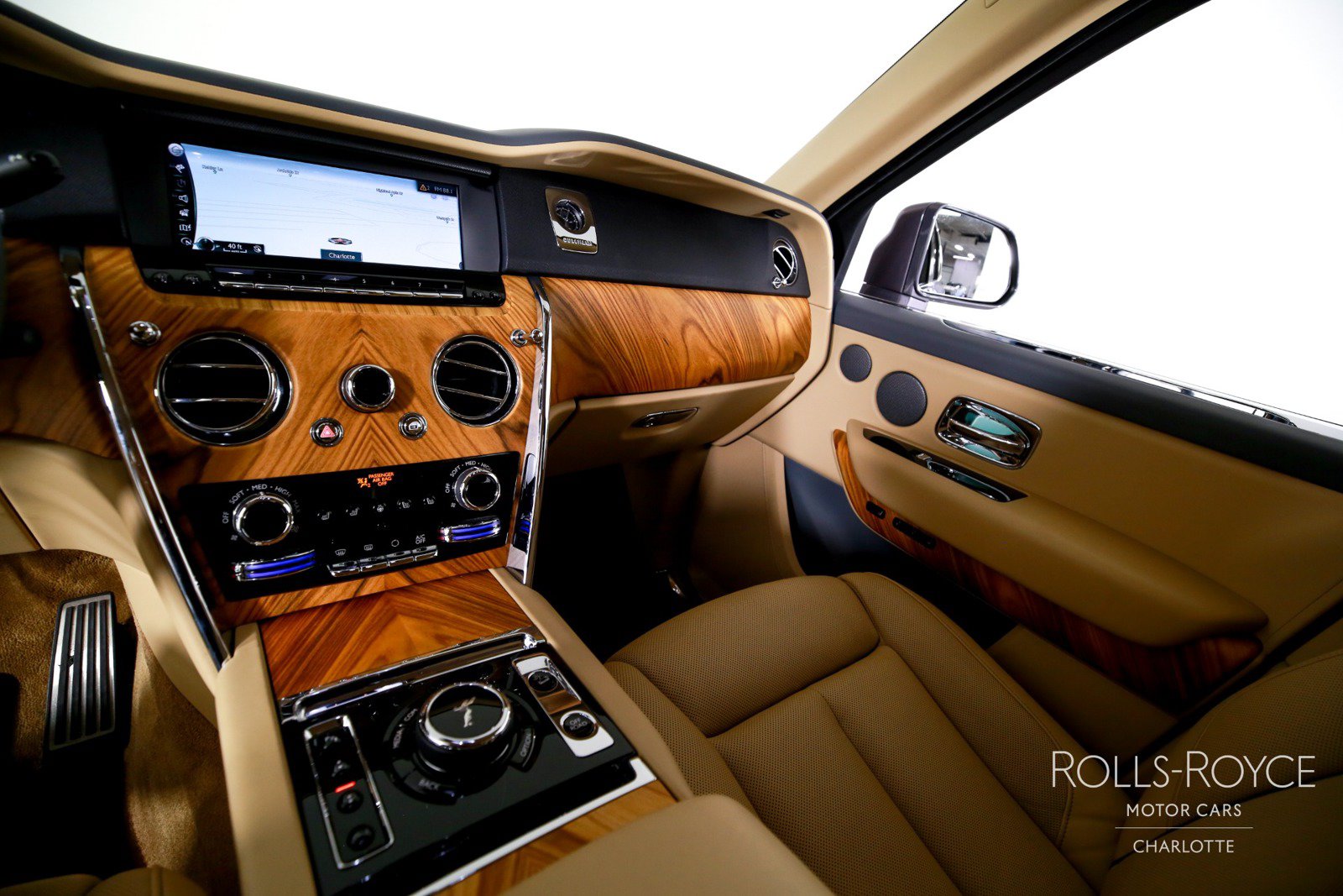 Certified 2020 Rolls-Royce Cullinan AWD/4WD image 17