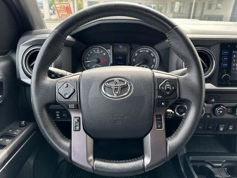 Used 2019 Toyota Tacoma TRD Sport w/ Technology Package AWD/4WD image 18