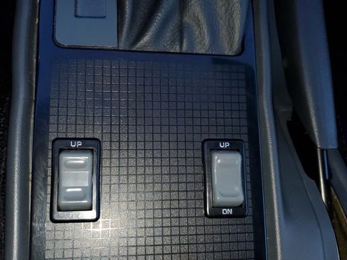 Used 1991 Pontiac Firebird Base image 23