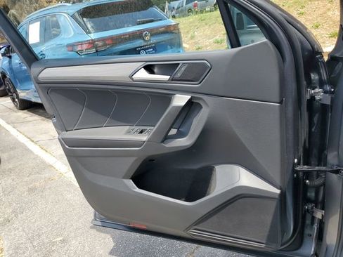 Certified 2023 Volkswagen Tiguan SE FWD image 29