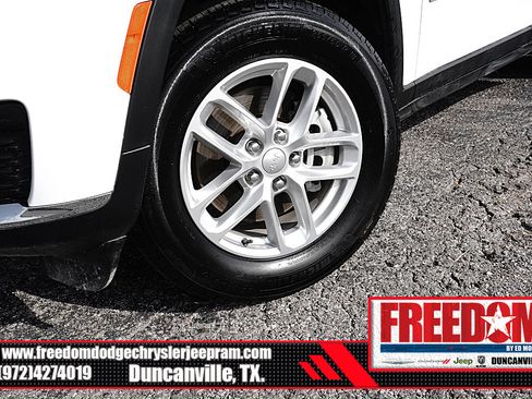 Certified 2025 Jeep Grand Cherokee L Laredo RWD image 9
