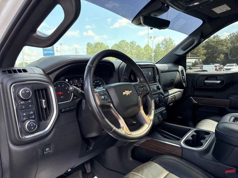 Used 2022 Chevrolet Silverado 1500 High Country w/ Technology Package image 22