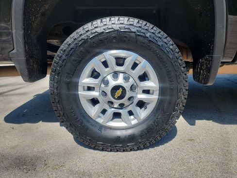 Used 2022 Chevrolet Silverado 2500 LT w/ Convenience Package AWD/4WD image 13
