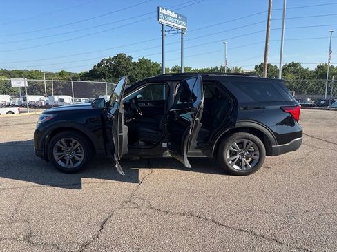 Certified 2025 Ford Explorer Active w/ Active Comfort Package AWD/4WD image 4