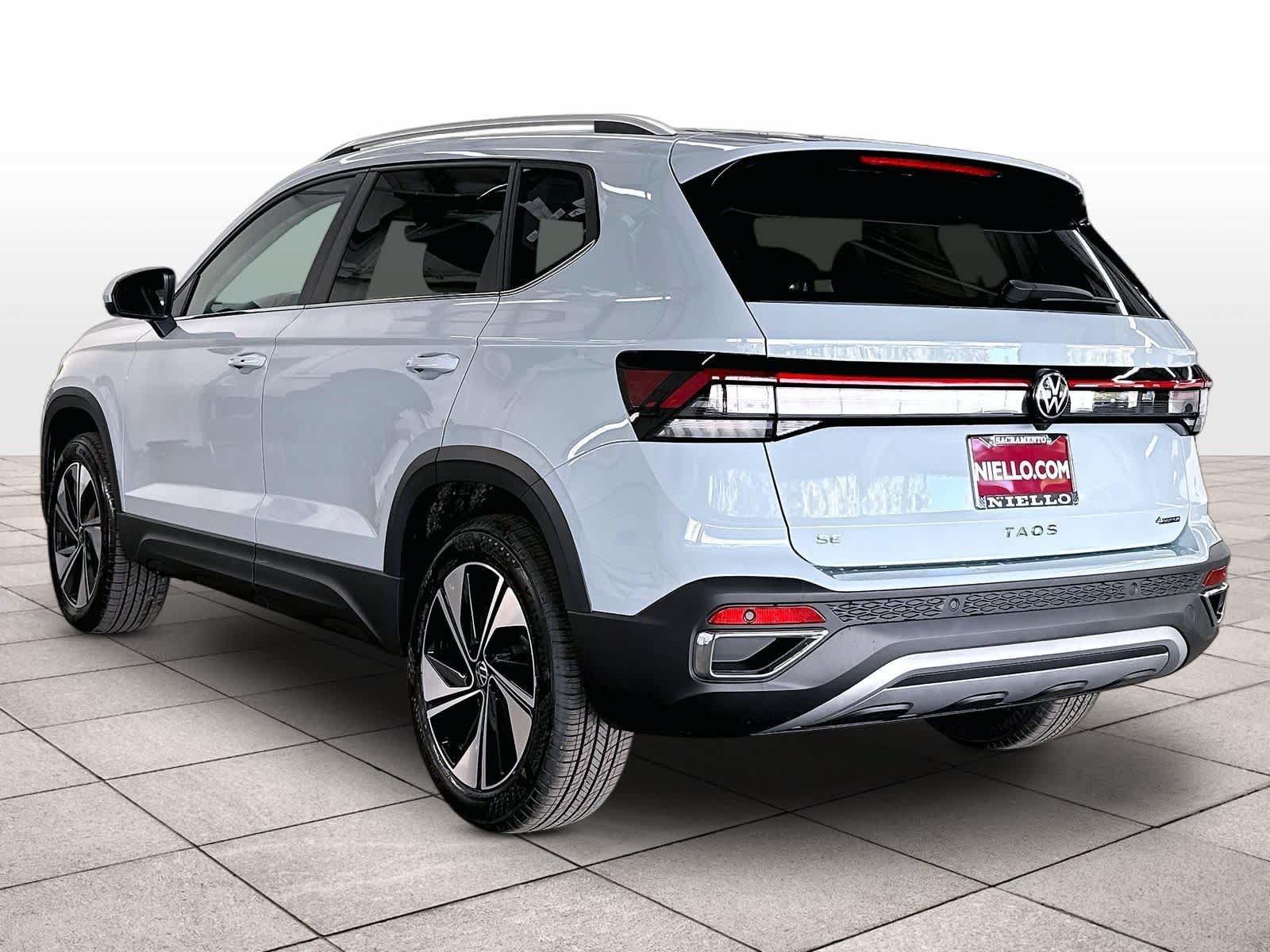 New 2027 Volkswagen Taos SE AWD/4WD image 3
