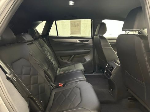 Used 2025 Volkswagen Atlas Cross Sport SE image 53