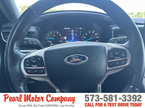 Used 2021 Ford Explorer XLT w/ Equipment Group 202A AWD/4WD image 13